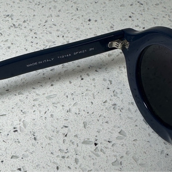 Chanel - Picture 2 of 5